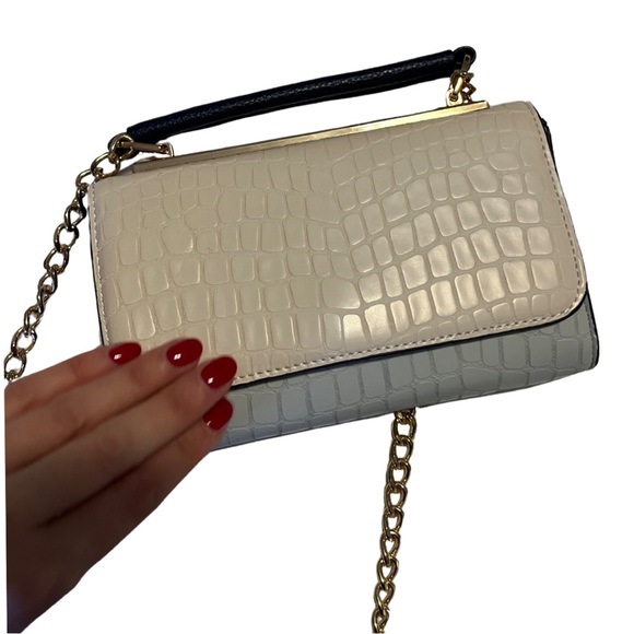 Cream wallet on chain - Picture 1 of 7